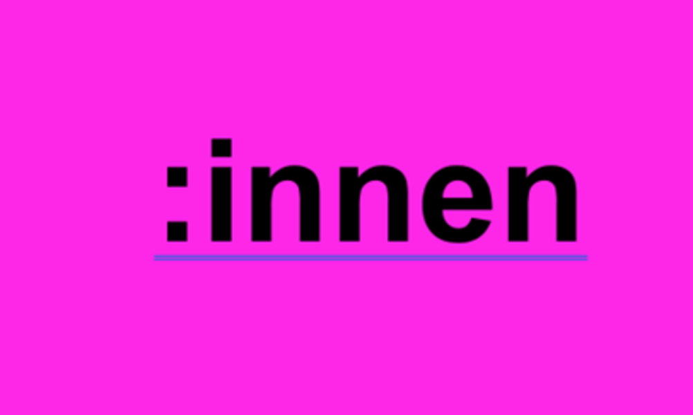 Auf pinkfarbener Fläche steht in schwarzer Schrift ":innen".