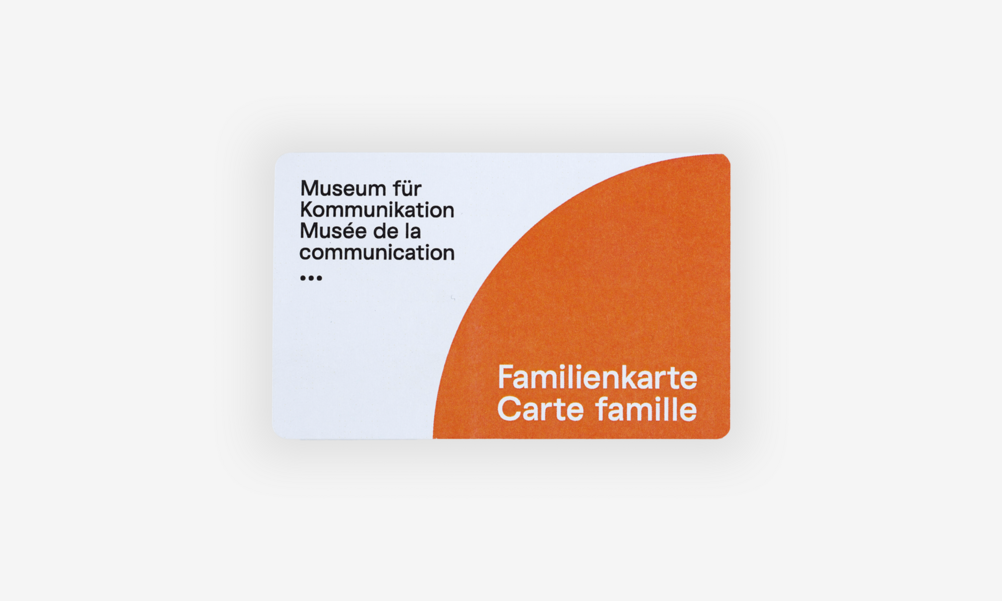 CHF 90.00 Zwei ausgelegte Familienkarten mit Eintritt für die ganze Familie.